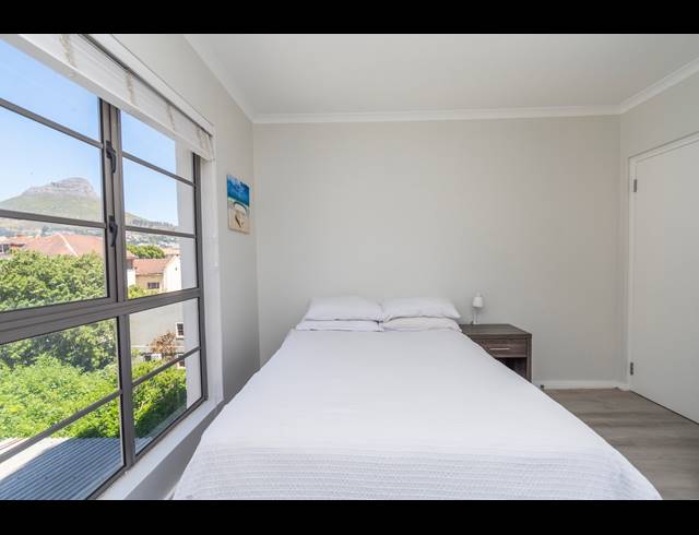 2 BEDROOM APARTMENT SOLD IN CAPE TOWN CITY CENTRE
